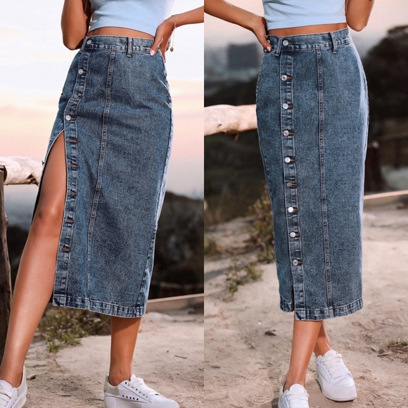 Luna Buttoned Denim Skirt - Navy - Picture 2 of 8